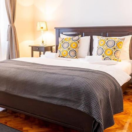 Central And Comfy 2Bdr Apartment Near Parliament Beograd Bagian luar foto
