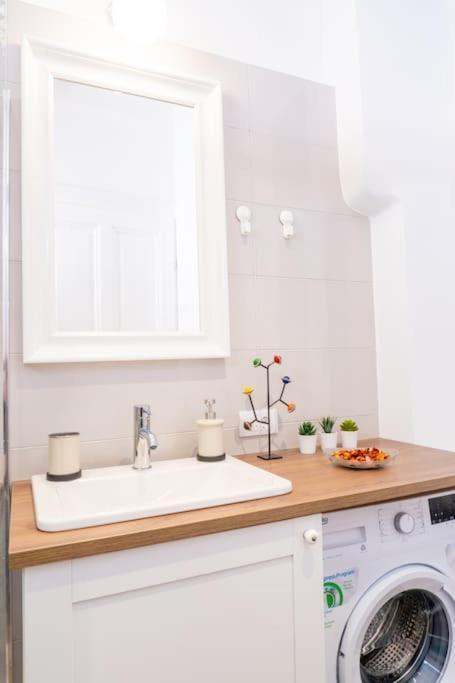 Central And Comfy 2Bdr Apartment Near Parliament Beograd Bagian luar foto