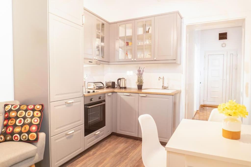 Central And Comfy 2Bdr Apartment Near Parliament Beograd Bagian luar foto