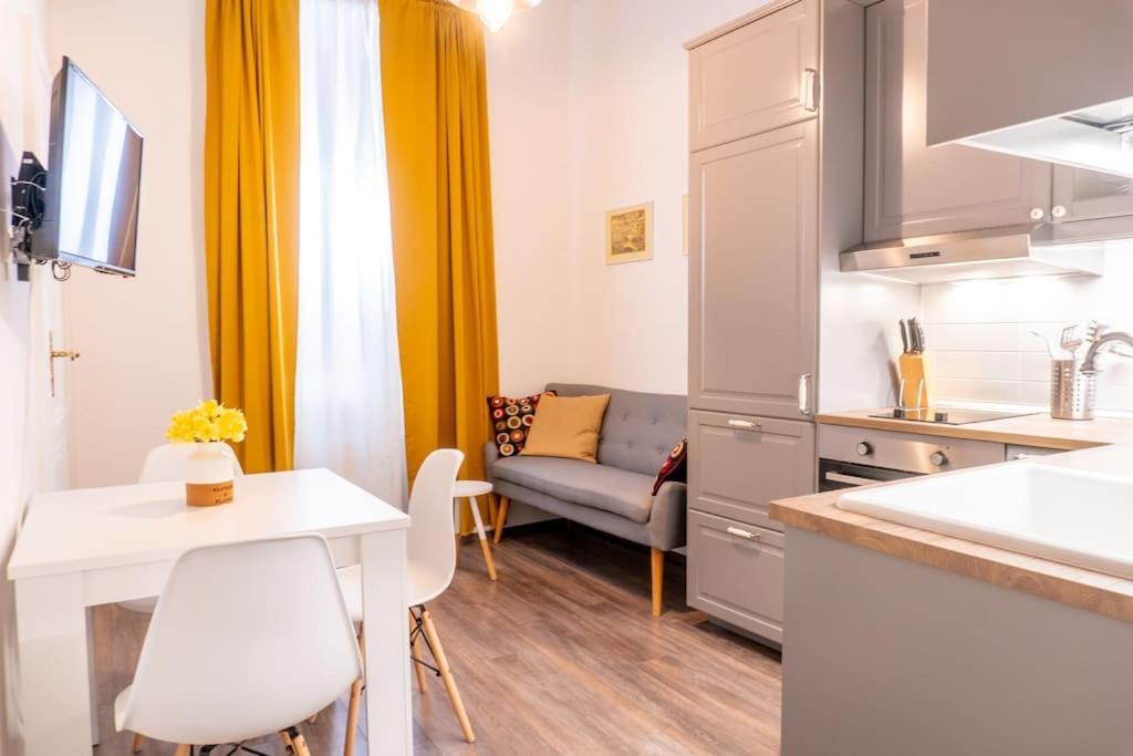 Central And Comfy 2Bdr Apartment Near Parliament Beograd Bagian luar foto