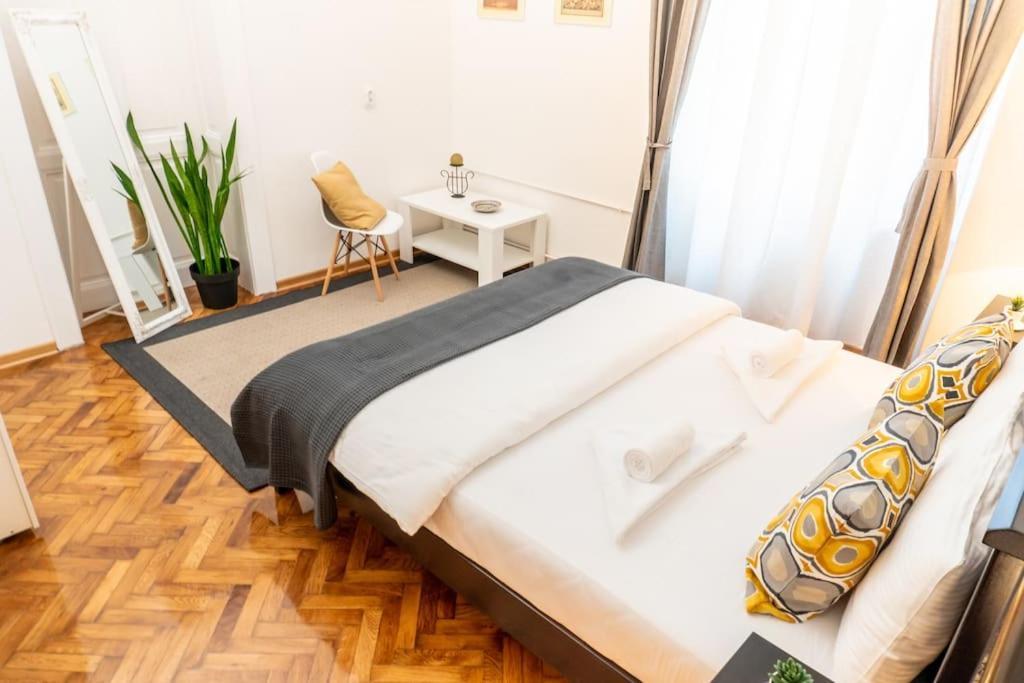 Central And Comfy 2Bdr Apartment Near Parliament Beograd Bagian luar foto