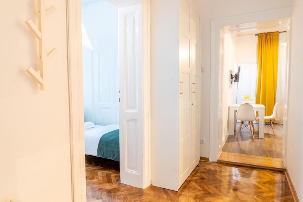 Central And Comfy 2Bdr Apartment Near Parliament Beograd Bagian luar foto